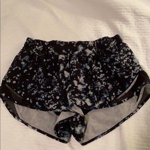 lululemon hotty hot shorts 2.5” size 8